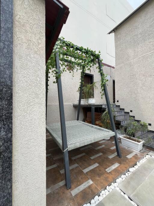 Saiba Outhouse- 4 Bed Room- Pool- Theatre- Partyhall- Garden & Terrace Sitting Area Jaipur Bagian luar foto