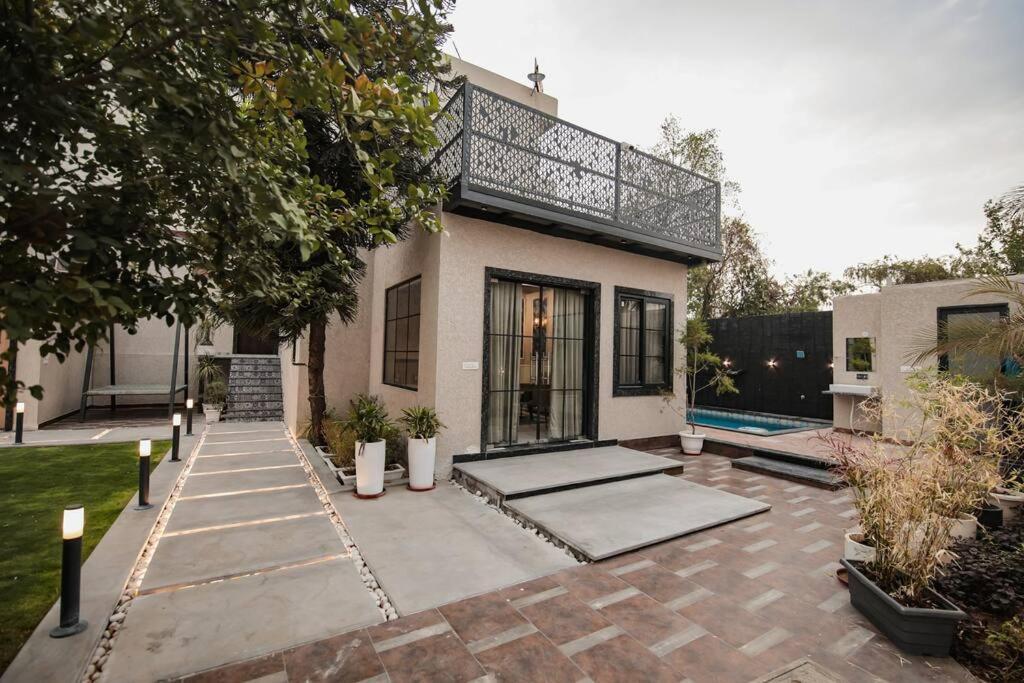 Saiba Outhouse- 4 Bed Room- Pool- Theatre- Partyhall- Garden & Terrace Sitting Area Jaipur Bagian luar foto