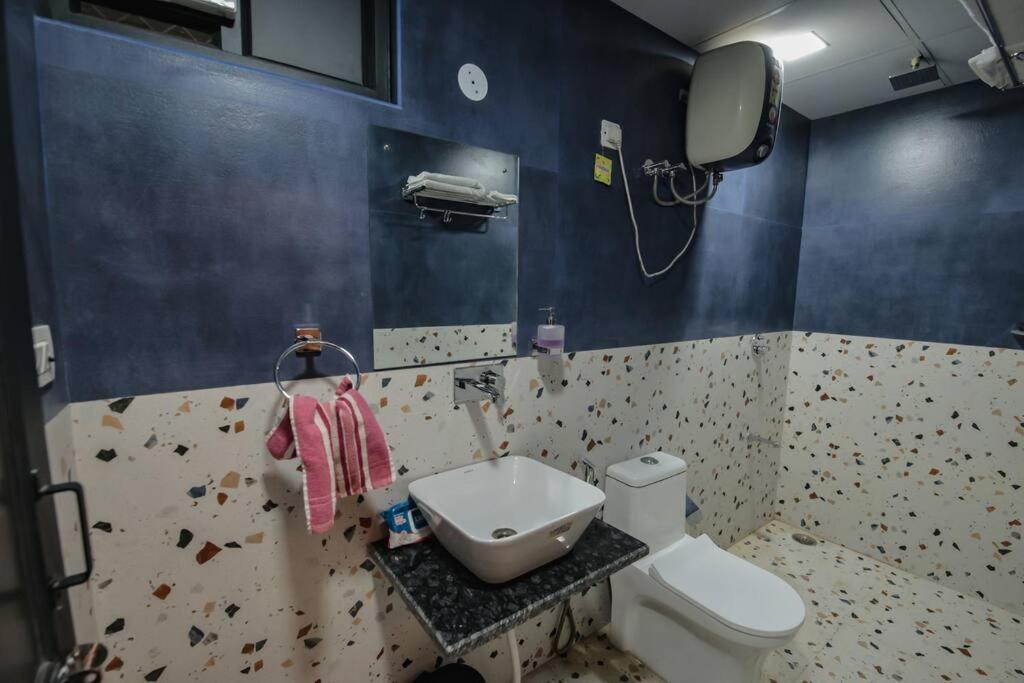 Saiba Outhouse- 4 Bed Room- Pool- Theatre- Partyhall- Garden & Terrace Sitting Area Jaipur Bagian luar foto