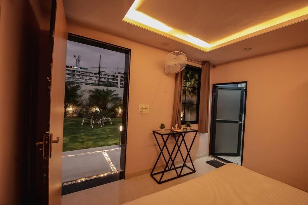 Saiba Outhouse- 4 Bed Room- Pool- Theatre- Partyhall- Garden & Terrace Sitting Area Jaipur Bagian luar foto