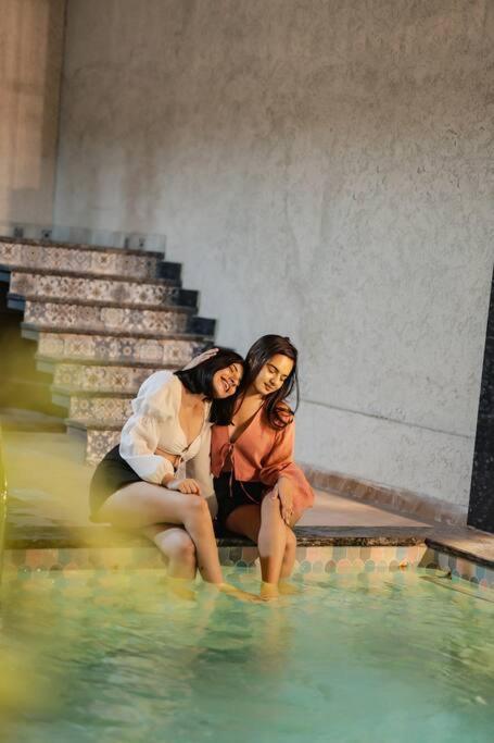 Saiba Outhouse- 4 Bed Room- Pool- Theatre- Partyhall- Garden & Terrace Sitting Area Jaipur Bagian luar foto