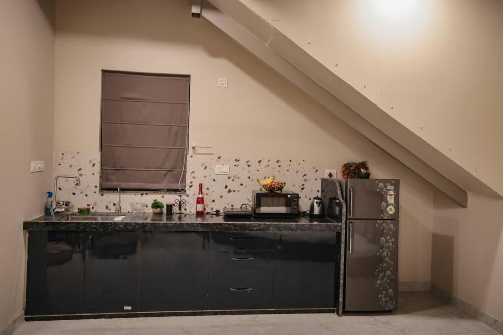 Saiba Outhouse- 4 Bed Room- Pool- Theatre- Partyhall- Garden & Terrace Sitting Area Jaipur Bagian luar foto