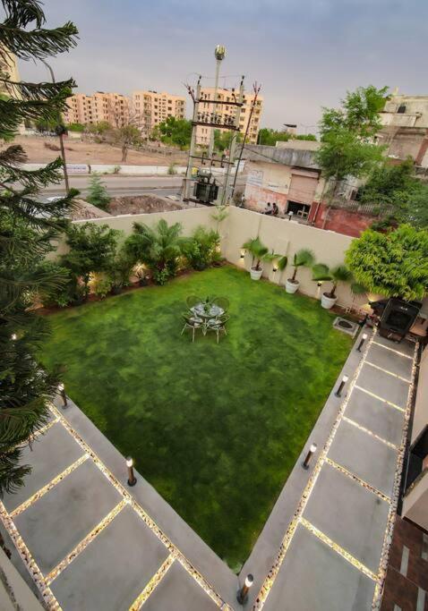 Saiba Outhouse- 4 Bed Room- Pool- Theatre- Partyhall- Garden & Terrace Sitting Area Jaipur Bagian luar foto