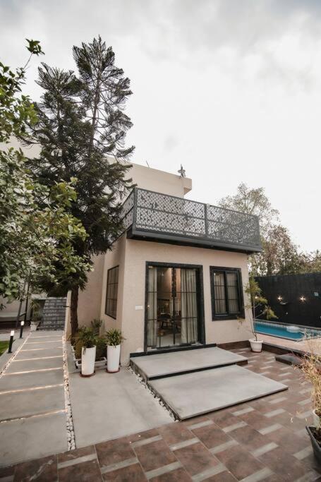 Saiba Outhouse- 4 Bed Room- Pool- Theatre- Partyhall- Garden & Terrace Sitting Area Jaipur Bagian luar foto