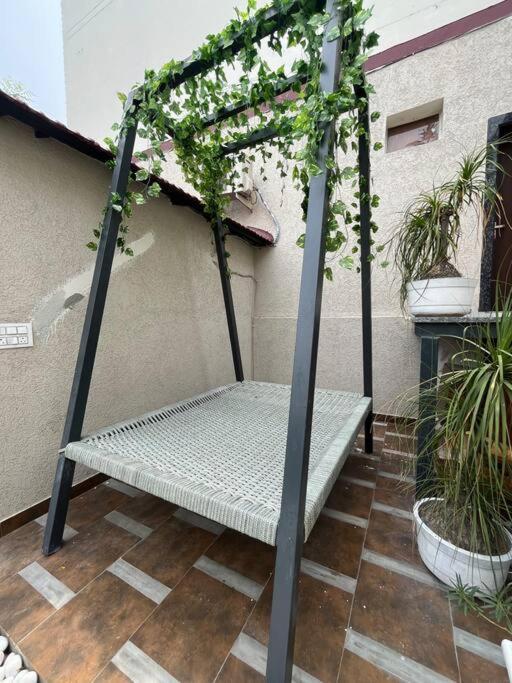 Saiba Outhouse- 4 Bed Room- Pool- Theatre- Partyhall- Garden & Terrace Sitting Area Jaipur Bagian luar foto