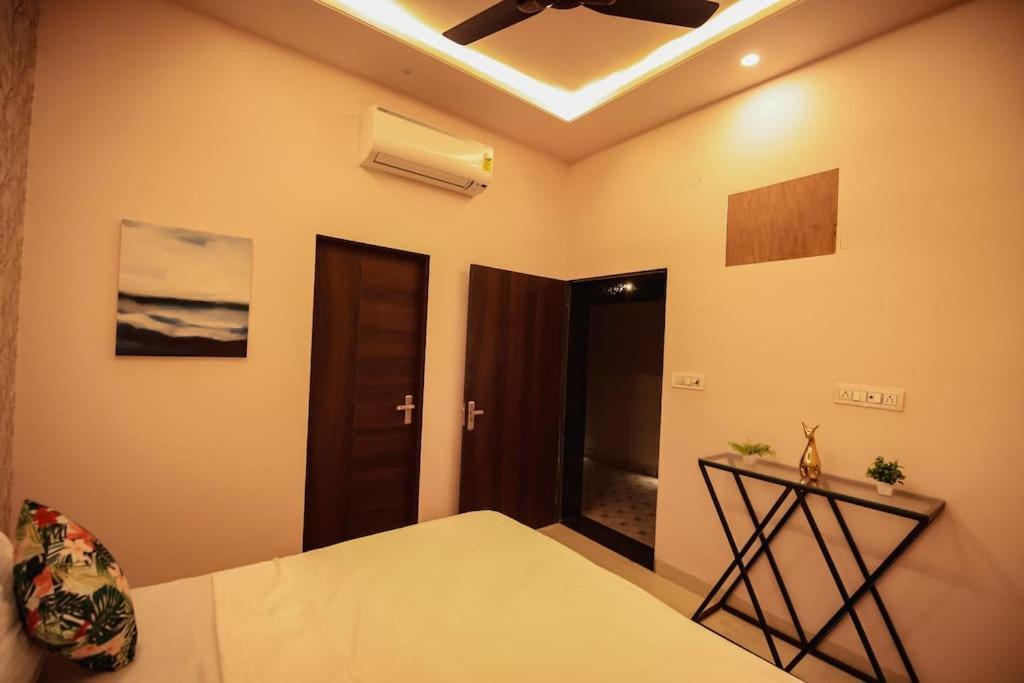 Saiba Outhouse- 4 Bed Room- Pool- Theatre- Partyhall- Garden & Terrace Sitting Area Jaipur Bagian luar foto