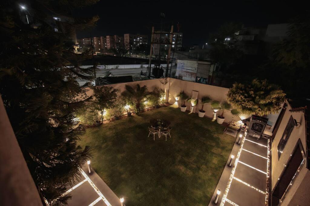 Saiba Outhouse- 4 Bed Room- Pool- Theatre- Partyhall- Garden & Terrace Sitting Area Jaipur Bagian luar foto