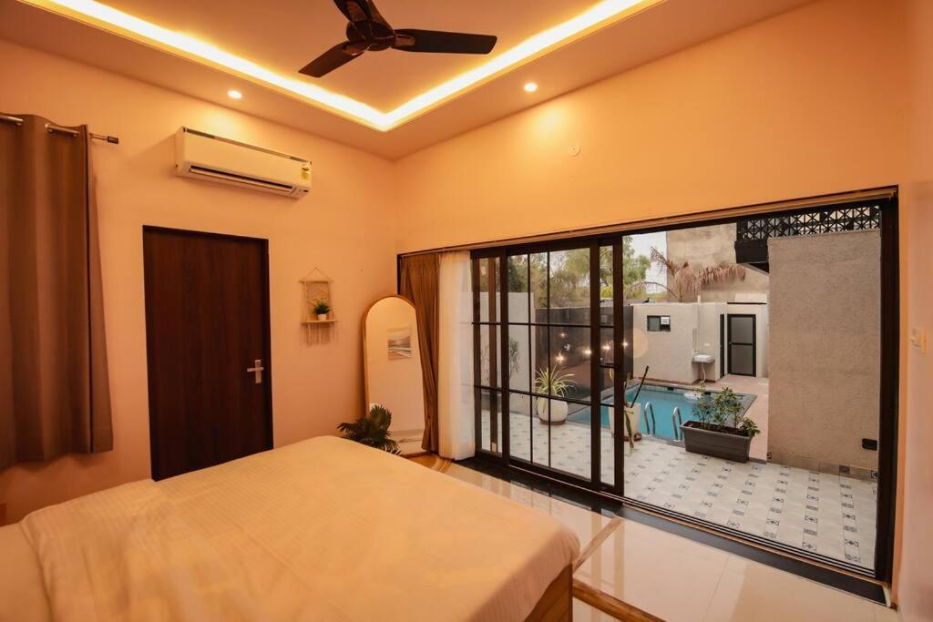 Saiba Outhouse- 4 Bed Room- Pool- Theatre- Partyhall- Garden & Terrace Sitting Area Jaipur Bagian luar foto