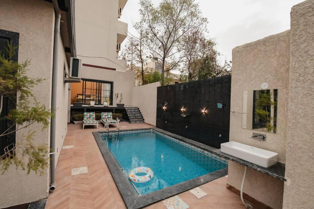 Saiba Outhouse- 4 Bed Room- Pool- Theatre- Partyhall- Garden & Terrace Sitting Area Jaipur Bagian luar foto
