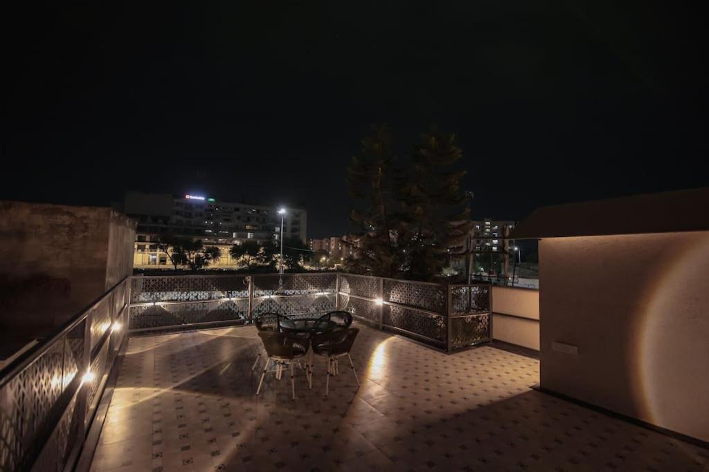 Saiba Outhouse- 4 Bed Room- Pool- Theatre- Partyhall- Garden & Terrace Sitting Area Jaipur Bagian luar foto