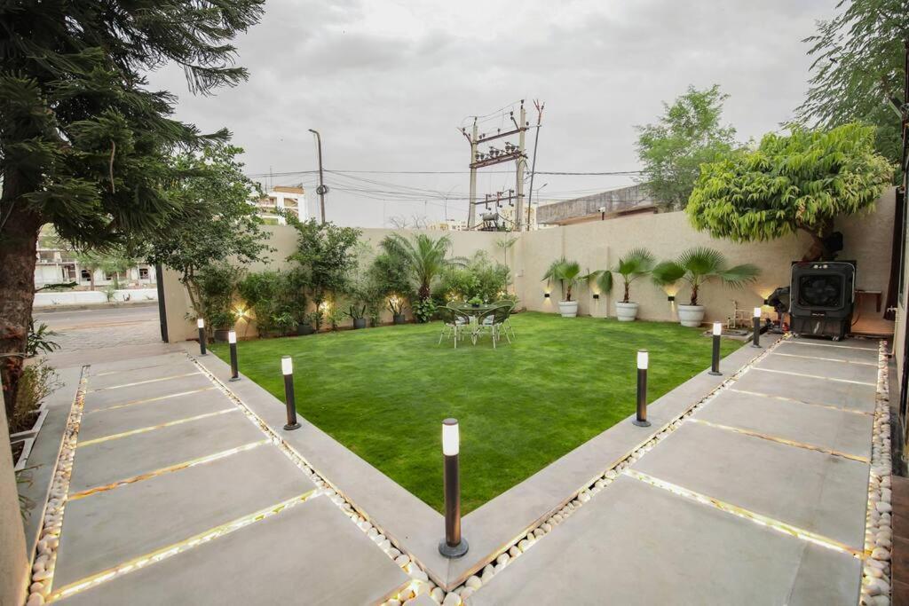 Saiba Outhouse- 4 Bed Room- Pool- Theatre- Partyhall- Garden & Terrace Sitting Area Jaipur Bagian luar foto