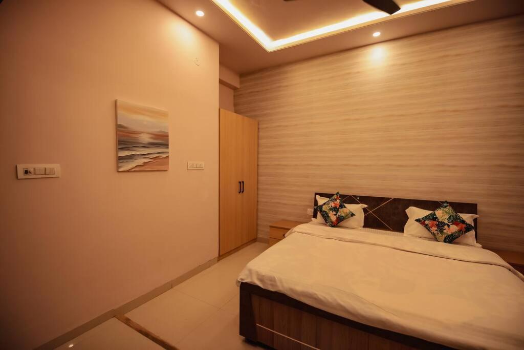 Saiba Outhouse- 4 Bed Room- Pool- Theatre- Partyhall- Garden & Terrace Sitting Area Jaipur Bagian luar foto