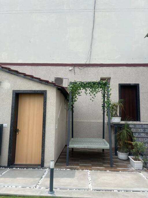 Saiba Outhouse- 4 Bed Room- Pool- Theatre- Partyhall- Garden & Terrace Sitting Area Jaipur Bagian luar foto