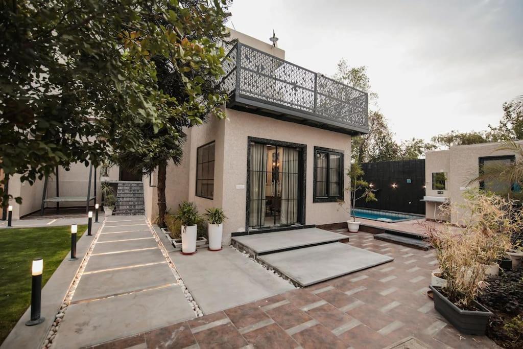Saiba Outhouse- 4 Bed Room- Pool- Theatre- Partyhall- Garden & Terrace Sitting Area Jaipur Bagian luar foto