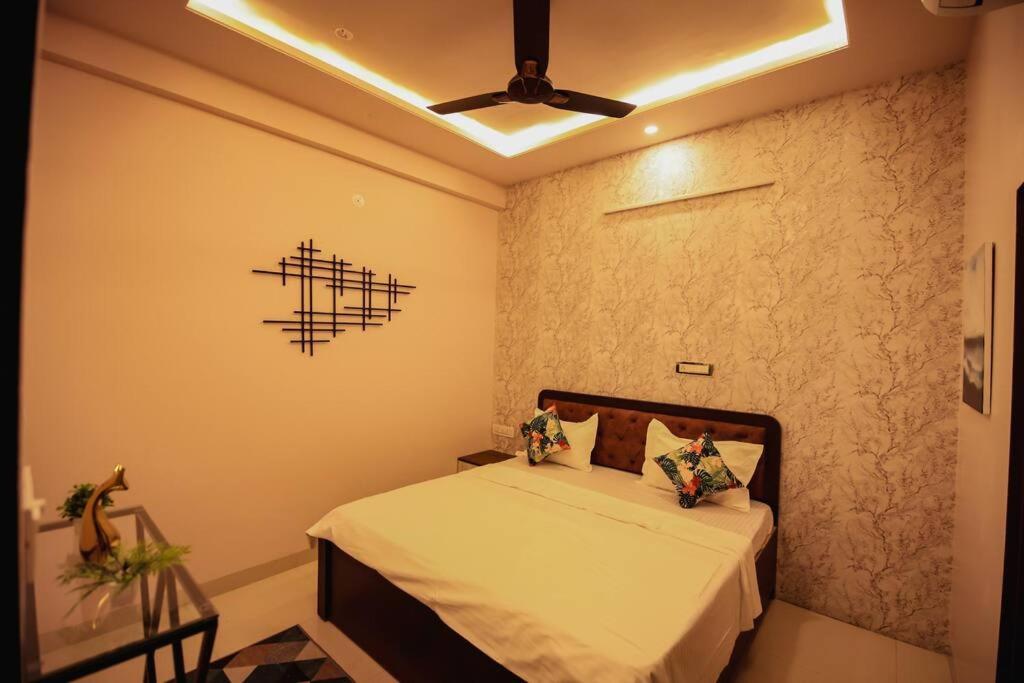 Saiba Outhouse- 4 Bed Room- Pool- Theatre- Partyhall- Garden & Terrace Sitting Area Jaipur Bagian luar foto